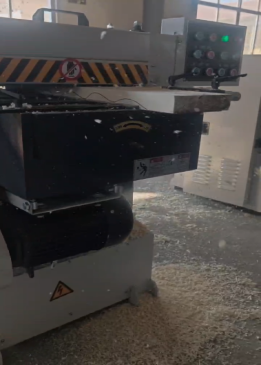 เครื่องไสไม้หนาสี่ด้าน